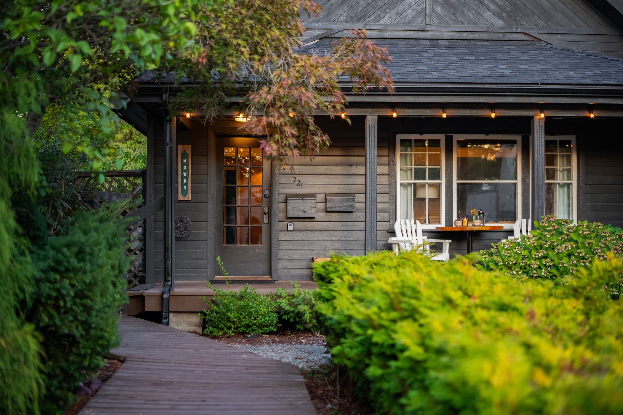 Barrel Retreat exterior with charming curb appeal